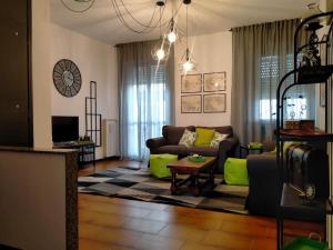 A seating area at Il Trifoglio: sobrio ed accogliente trilocale