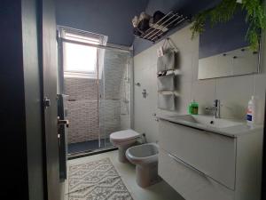 A bathroom at Il Trifoglio: sobrio ed accogliente trilocale Még 13 kép