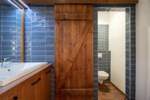 Kúpeľňa v ubytovaní Amora Homes Basilica View elegant Suite NEED RESERVATION FOR FREE PARKING + 21 fotografií