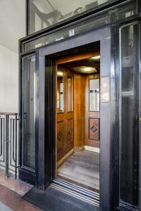 Exteriér alebo vchod do ubytovania Amora Homes Basilica View elegant Suite NEED RESERVATION FOR FREE PARKING