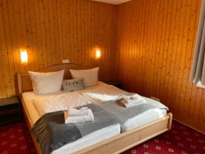 a bedroom with a bed with two towels on it at Hotel und Restaurant Landhaus Veranstaltungshaus in Hohenwestedt