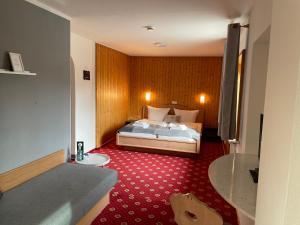 A bed or beds in a room at Hotel und Restaurant Landhaus Veranstaltungshaus