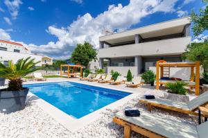 Bazén v ubytování Deluxe double room with sauna and pool nebo v jeho okolí