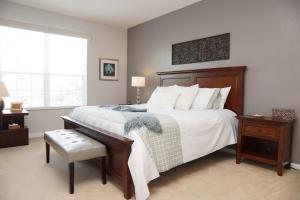 En eller flere senge i et værelse på Orlando Escape