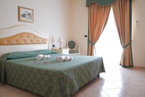 Posteľ alebo postele v izbe v ubytovaní Hotel Roscianum Welness SPA