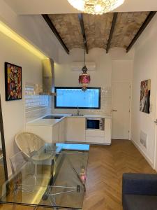 A kitchen or kitchenette at CASA NAIA Santa Rufina 7