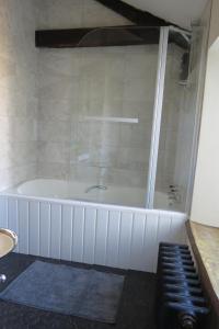 a white bath tub in a room at Farthing Cottage in Bishop Auckland