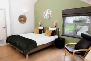 Postel nebo postele na pokoji v ubytování Hotel & Apartments Bibois Leuven