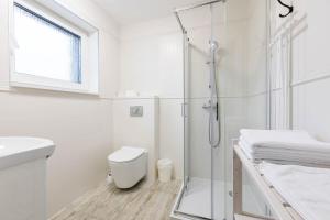 APARTEMENTY ''WERANDA'' z ogrodem w centrum的一间浴室