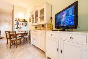 TV a/nebo společenská místnost v ubytování Appartamento di Elizabeth