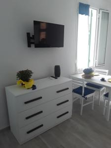 Μια τηλεόραση ή/και κέντρο ψυχαγωγίας στο Casa Tulina Appartamenti