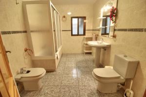 Kúpeľňa v ubytovaní Casa Rural El Hidalgo Valdecolmenas de Arriba