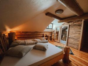 a room with two beds in a log cabin at Bordeiul Legionarilor in Vatra Dornei