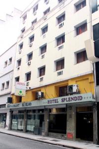 ブエノスアイレスにあるHotel Splendidの通りの角のホテル