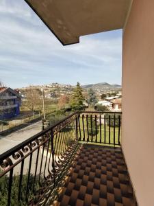フェレンティーノにあるAppartamento turisticoの家のバルコニーからの眺め