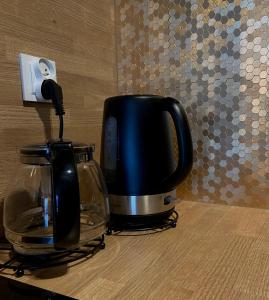 Příslušenství pro přípravu čaje a kávy v ubytování Apartamenty Termalne GREEN Apartment