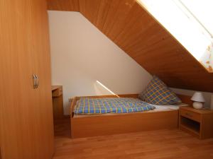 a bedroom with a bed in a attic at Apartment, Essen in Esens