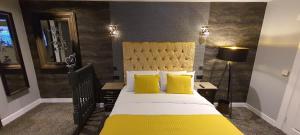 Letto o letti in una camera di The Gate Hotel