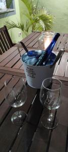 a table with two wine glasses and a pot of utensils at El Mirador Vistas muy bonitas in Breña Baja