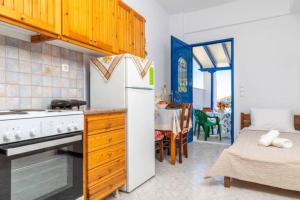 Η κουζίνα ή μικρή κουζίνα στο Eleni's house