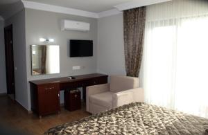 TV a/nebo společenská místnost v ubytování Keyf Konak Boutique Hotel
