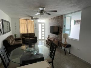 Foto de la galería de “Lucor D-Eight House” New Entire Home in the Town… en Rincón