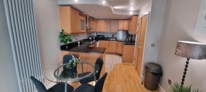 Luxury waterside apartment Canary Wharf