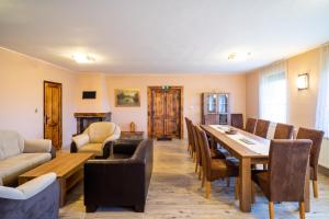a dining room with a table and chairs at Lator-Boross Vendégház in Villány