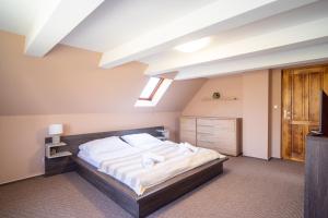 Ένα ή περισσότερα κρεβάτια σε δωμάτιο στο Lator-Boross Vendégház +10 φωτογραφίες