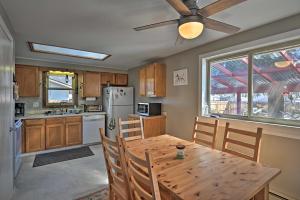 uma cozinha com uma mesa de madeira e uma ventoinha de tecto em Buena Vista Home with Private Yard, Near Hiking em Buena Vista