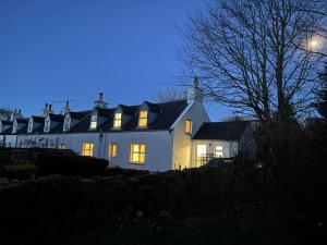 Gallery image of No 4 old post office row Isle of Skye - Book Now! in Eyre