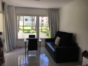 Χώρος καθιστικού στο Solanas Gardens View Duplex con Parrillero para 7 personas