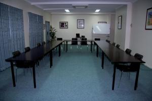 The business area and/or conference room at SunPalms Motel
