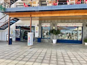 A supermarket or other shops at A hajót or nearby