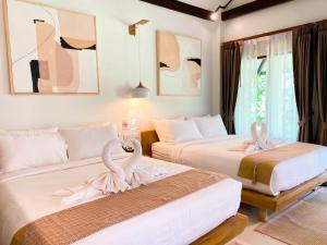Ein Bett oder Betten in einem Zimmer der Unterkunft Khanom Sea Beach Resort