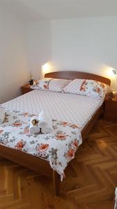 Een bed of bedden in een kamer bij Apartment Ana