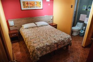 Ένα ή περισσότερα κρεβάτια σε δωμάτιο στο Di Giorgio Hostal +48 φωτογραφίες