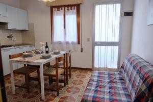 Kuchyň nebo kuchyňský kout v ubytování Peaceful flat with direct beach access Beahost
