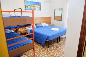 Postel nebo postele na pokoji v ubytování Peaceful flat with direct beach access Beahost