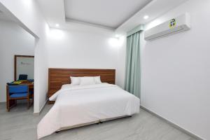 Ένα ή περισσότερα κρεβάτια σε δωμάτιο στο Summit Hotel Suites - القمة للأجنحة الفندقيه