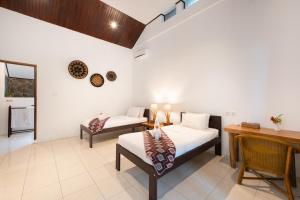 Una cama o camas en una habitación de Murex Dive Resort