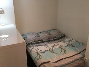 A bed or beds in a room at Superbe vue mer Pornichet, au 5e + parking couvert