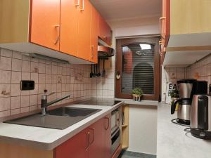 Kuchyň nebo kuchyňský kout v ubytování Haus am See