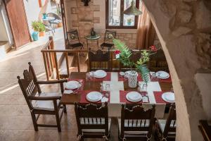 a dining room table and chairs with a table and chairs at Villa Kritiko Archontiko in Koprána