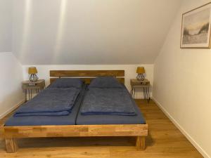 A bed or beds in a room at Ferienhaus Sieglinde mit Deichblick