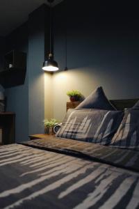 En eller flere senge i et værelse på The Premium Apartment ที่พักรังสิตคลอง5 ราคาถูก