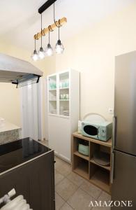 A kitchen or kitchenette at MELMA PROPERTIES-AMAZONE-premium apartment in Piraeus center