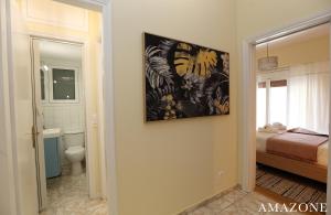 Koupelna v ubytování MELMA PROPERTIES-AMAZONE-premium apartment in Piraeus center + 34 fotografií