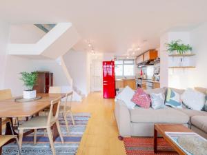 Pass the Keys Lovely 3-bedroom condo with patio
