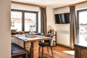 Televízia a/alebo spoločenská miestnosť v ubytovaní LUXX Lodges - Holzgau - Lechtal - Arlberg